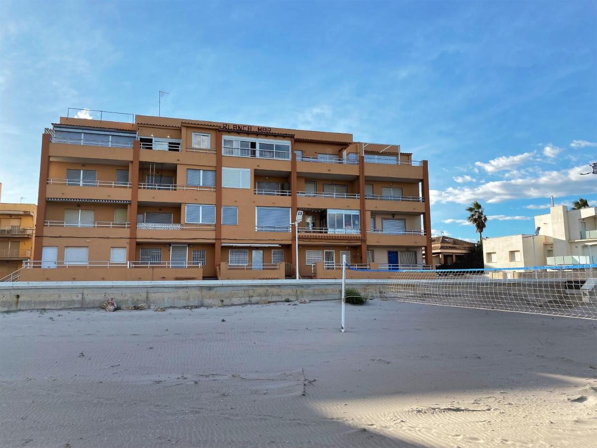 Beachfront Apartment With A Terrace Mareny Barraquetas Extérieur photo